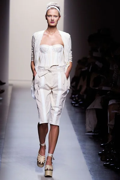 Look 3